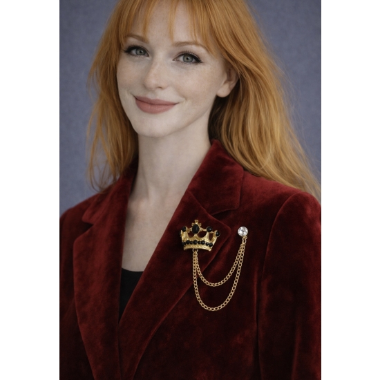 Broszka z łańcuszkiem – królewski akcent Twojej stylizacji.